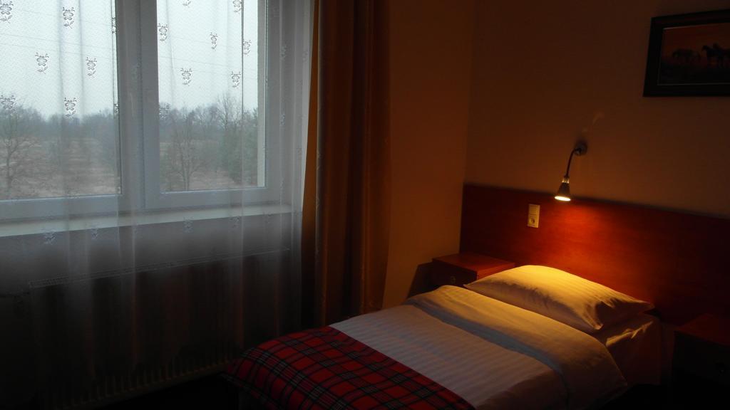 ורשה Hotel Julianow מראה חיצוני תמונה