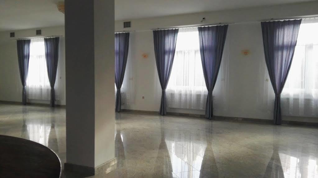 ורשה Hotel Julianow מראה חיצוני תמונה